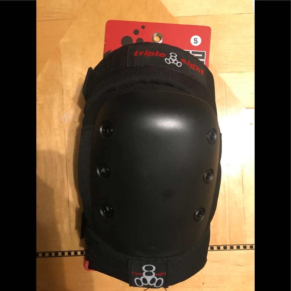 Triple eight exoskin capped knee pads